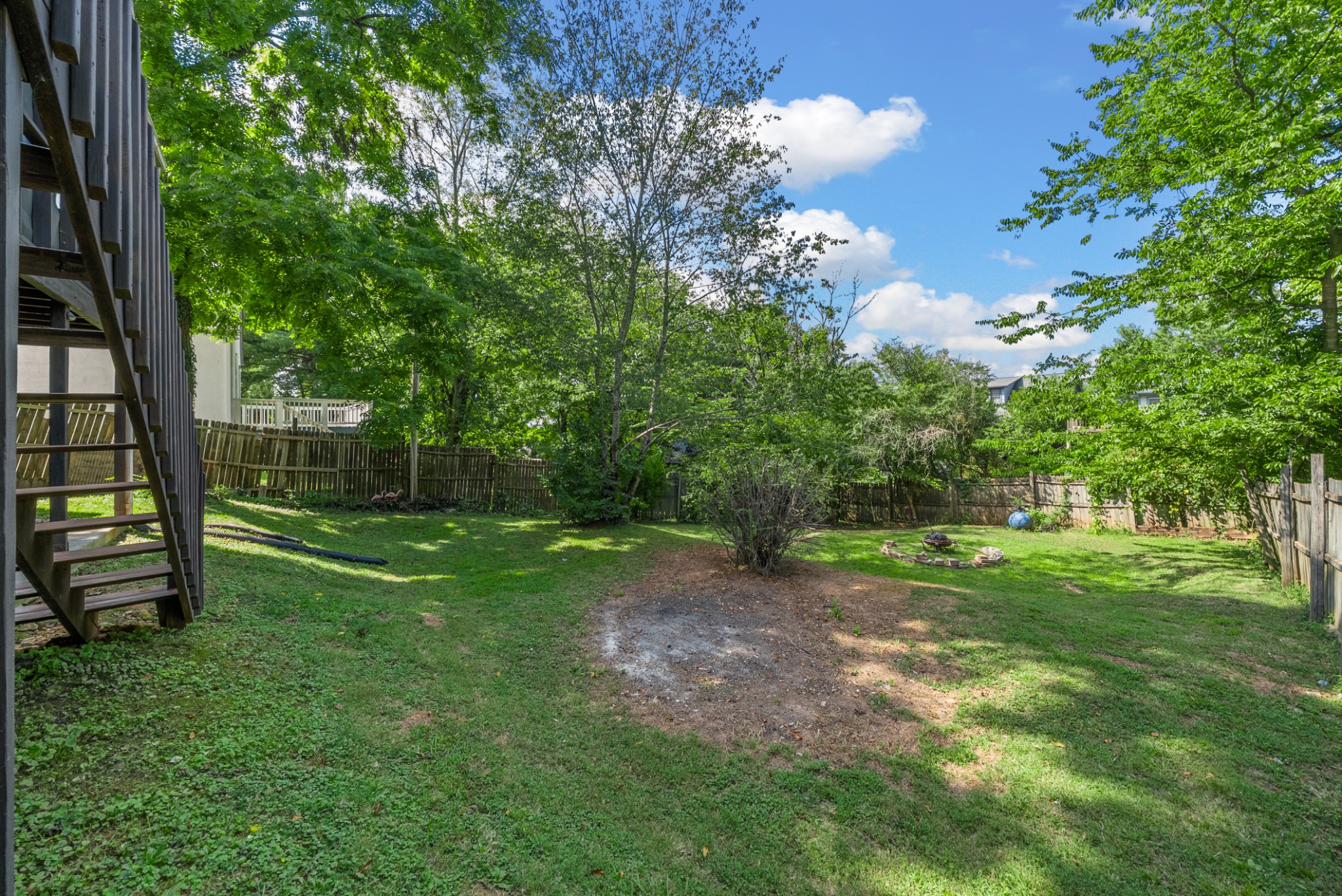 603 Crestview Dr