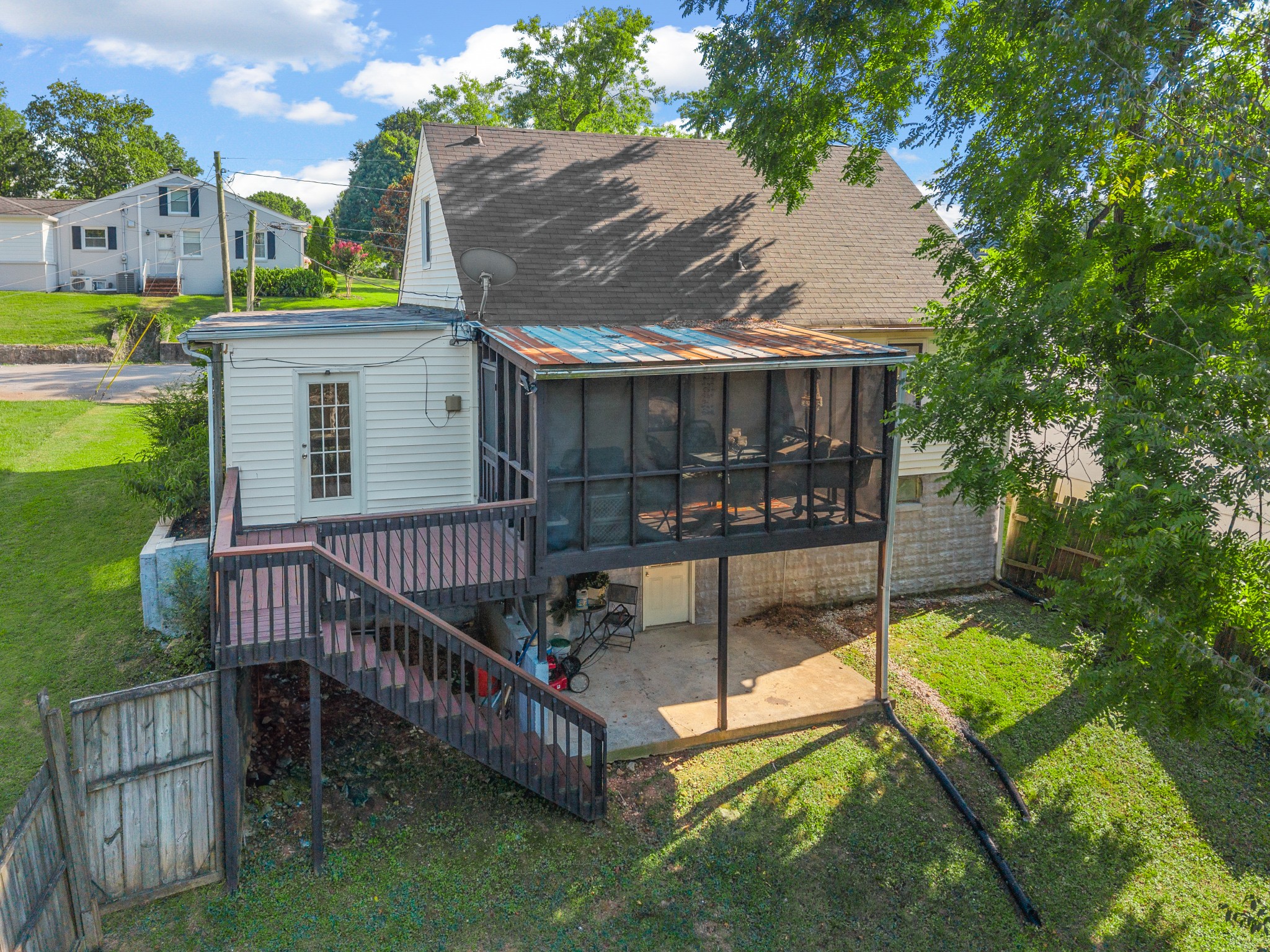 603 Crestview Dr