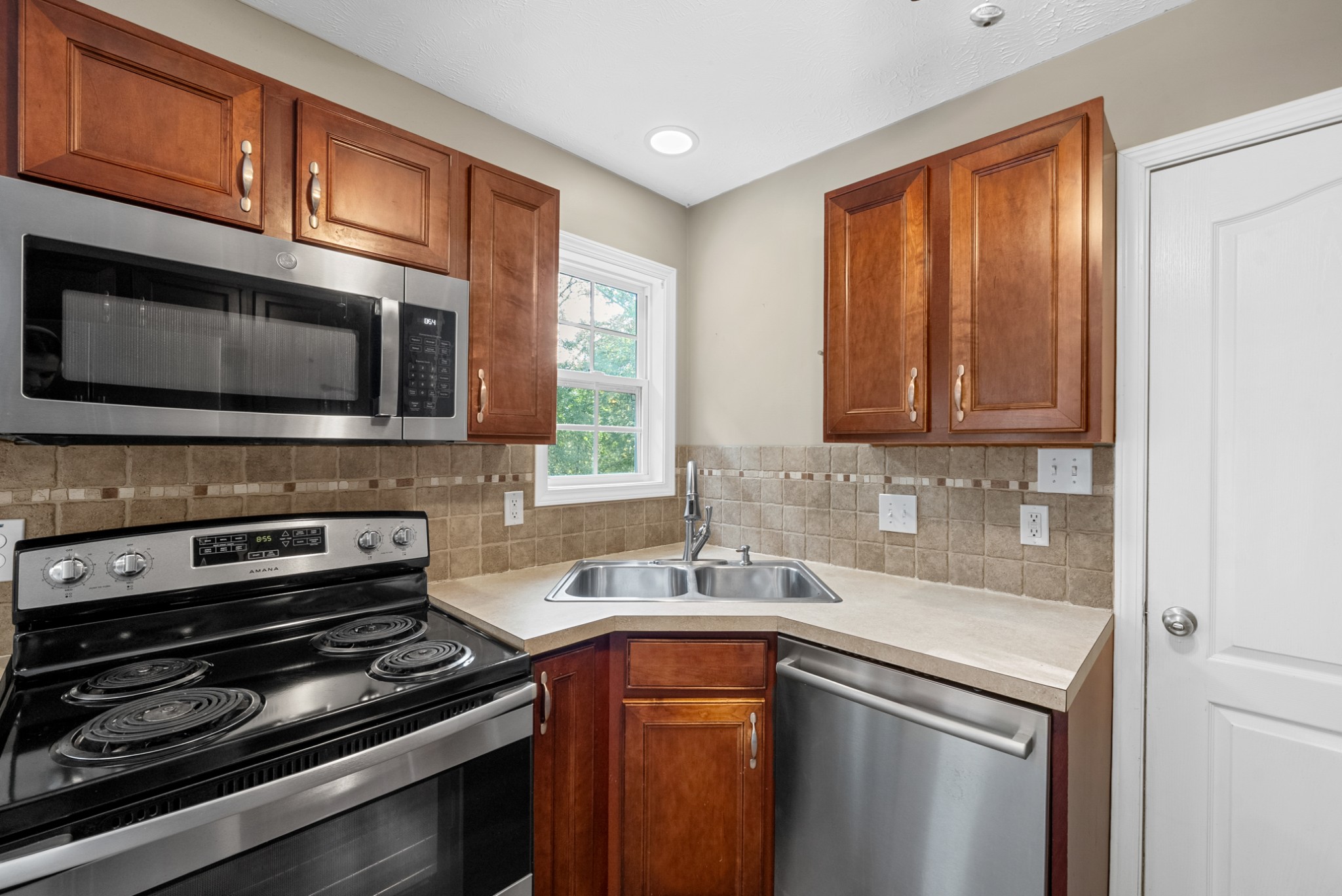 2765 Ann Dr