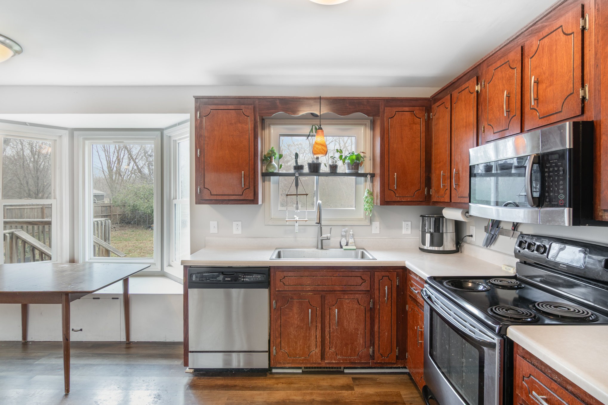 1204 Hand Dr