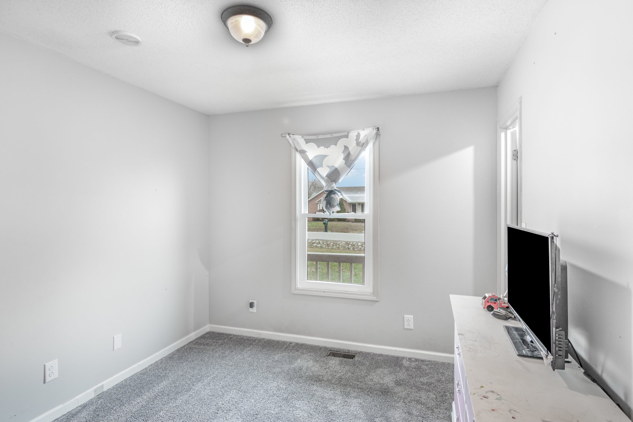 1204 Hand Dr