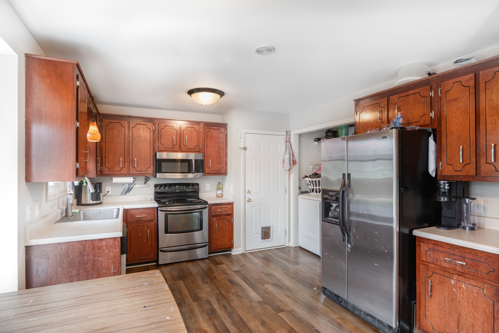 1204 Hand Dr