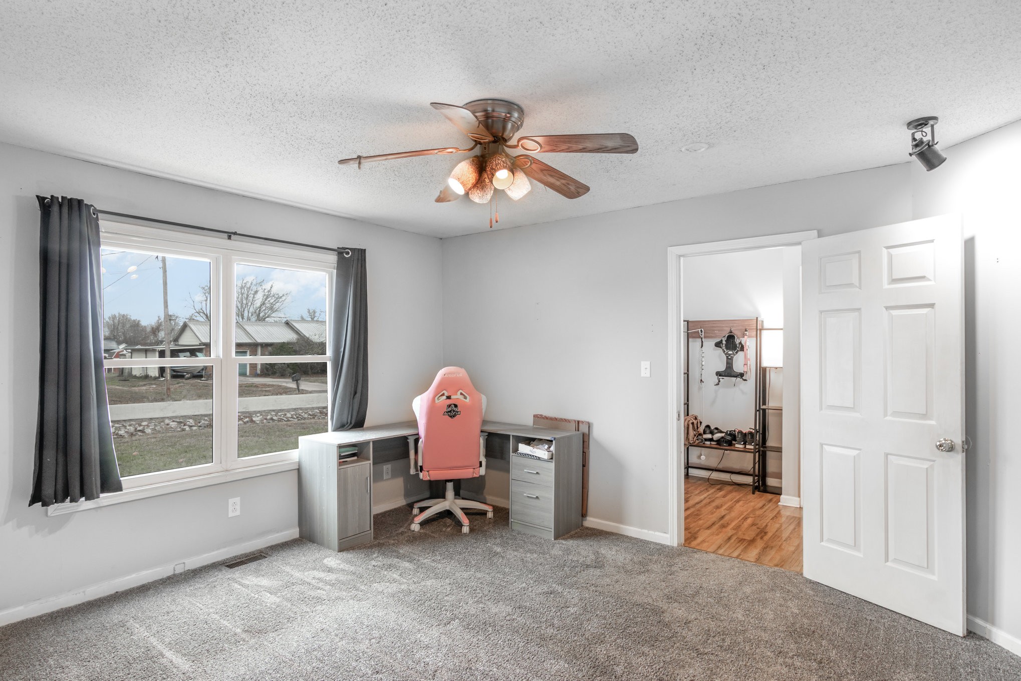 1204 Hand Dr