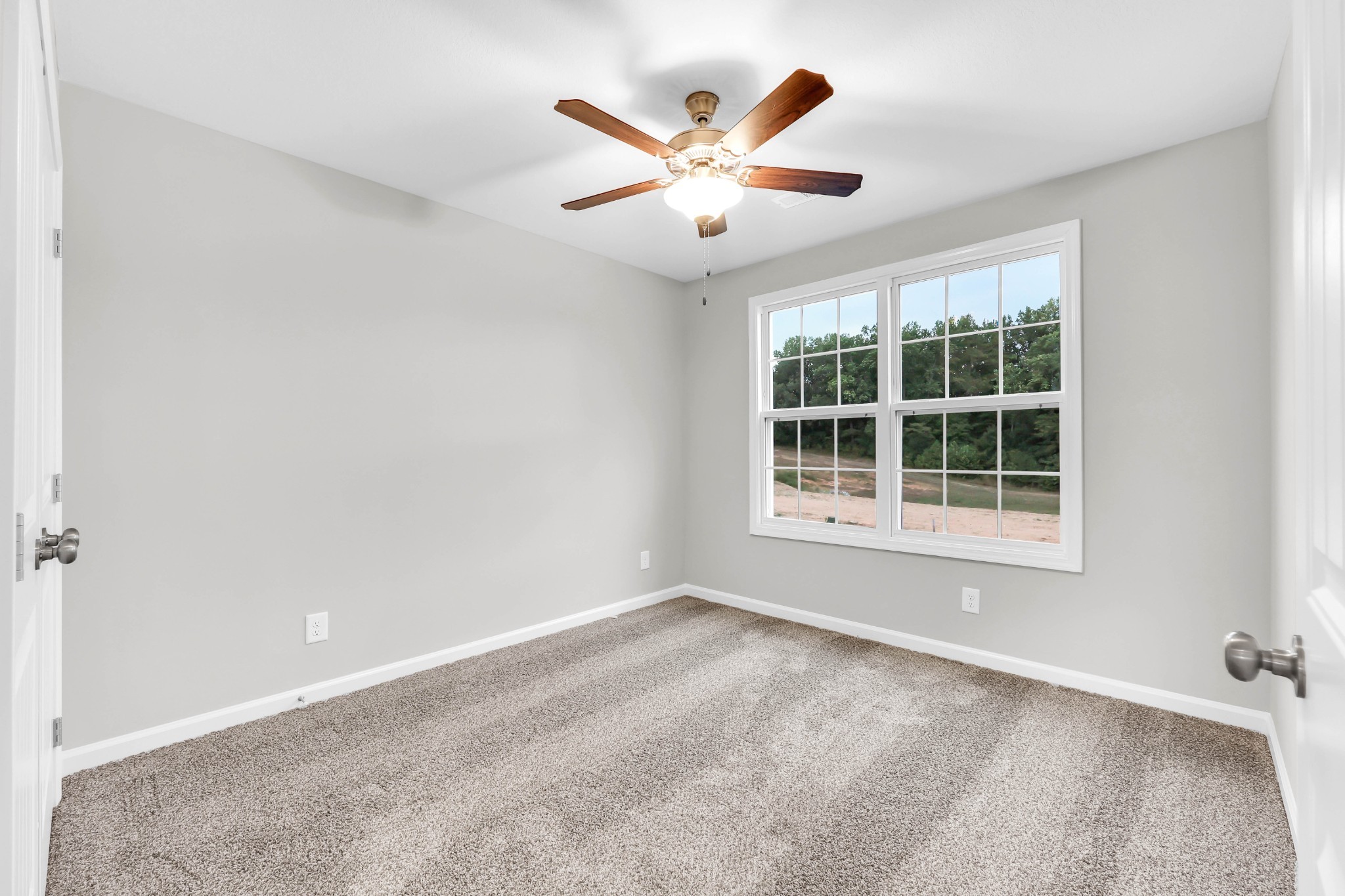 906 Inverness Ln