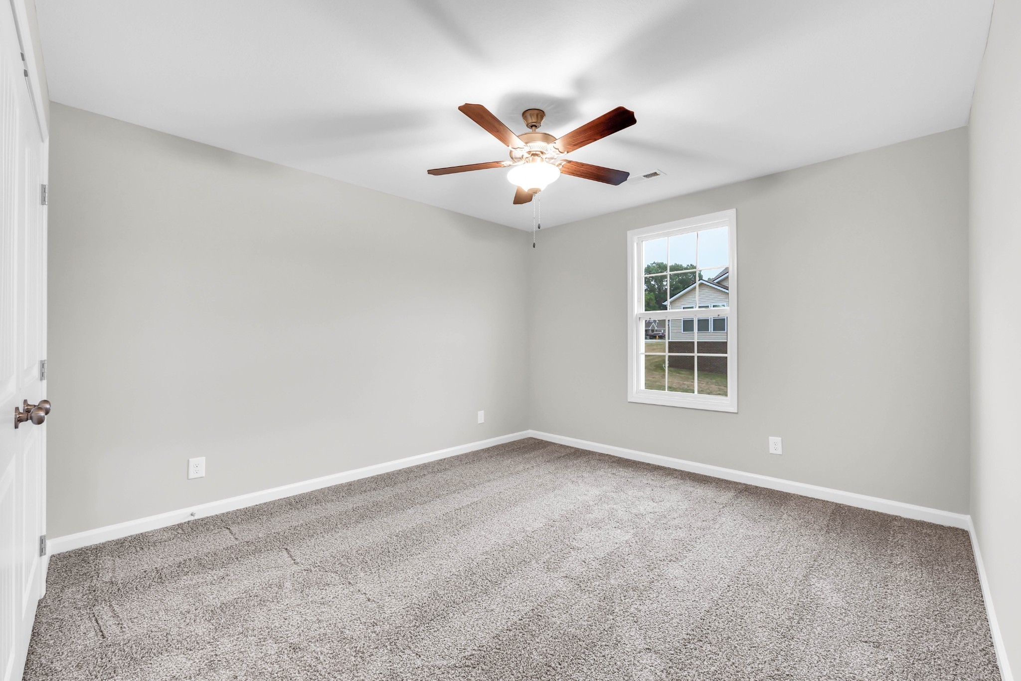 906 Inverness Ln