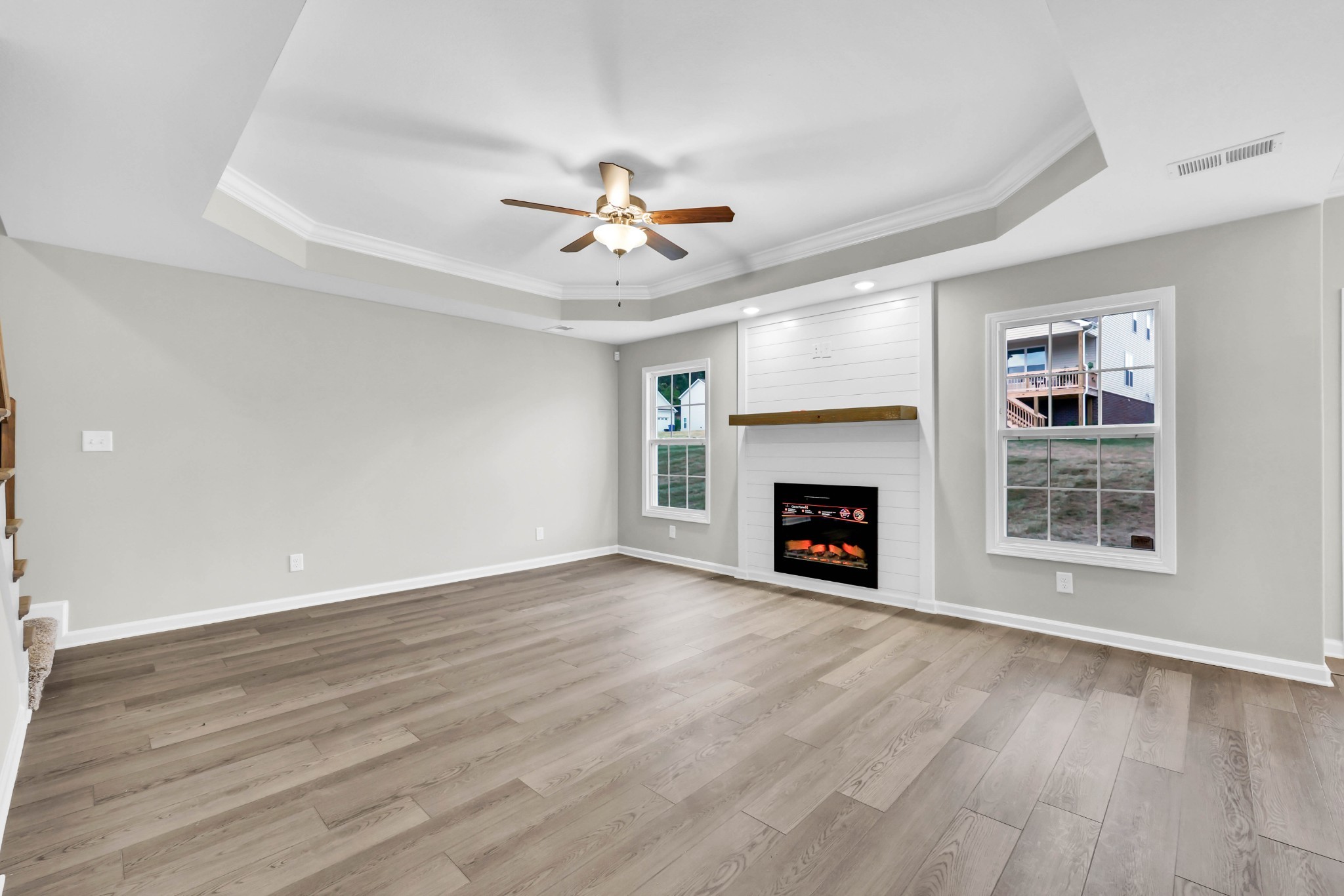 906 Inverness Ln