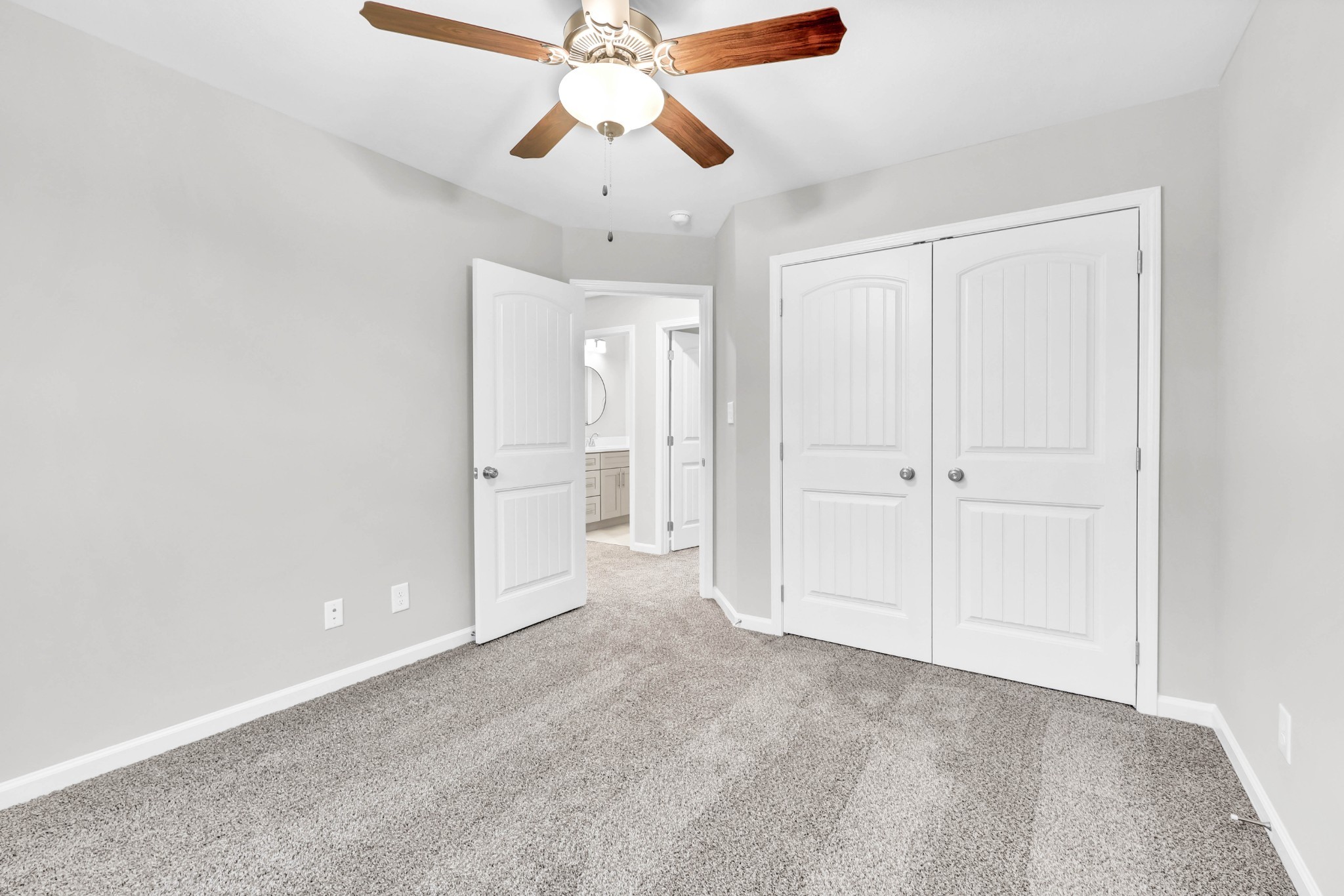 906 Inverness Ln