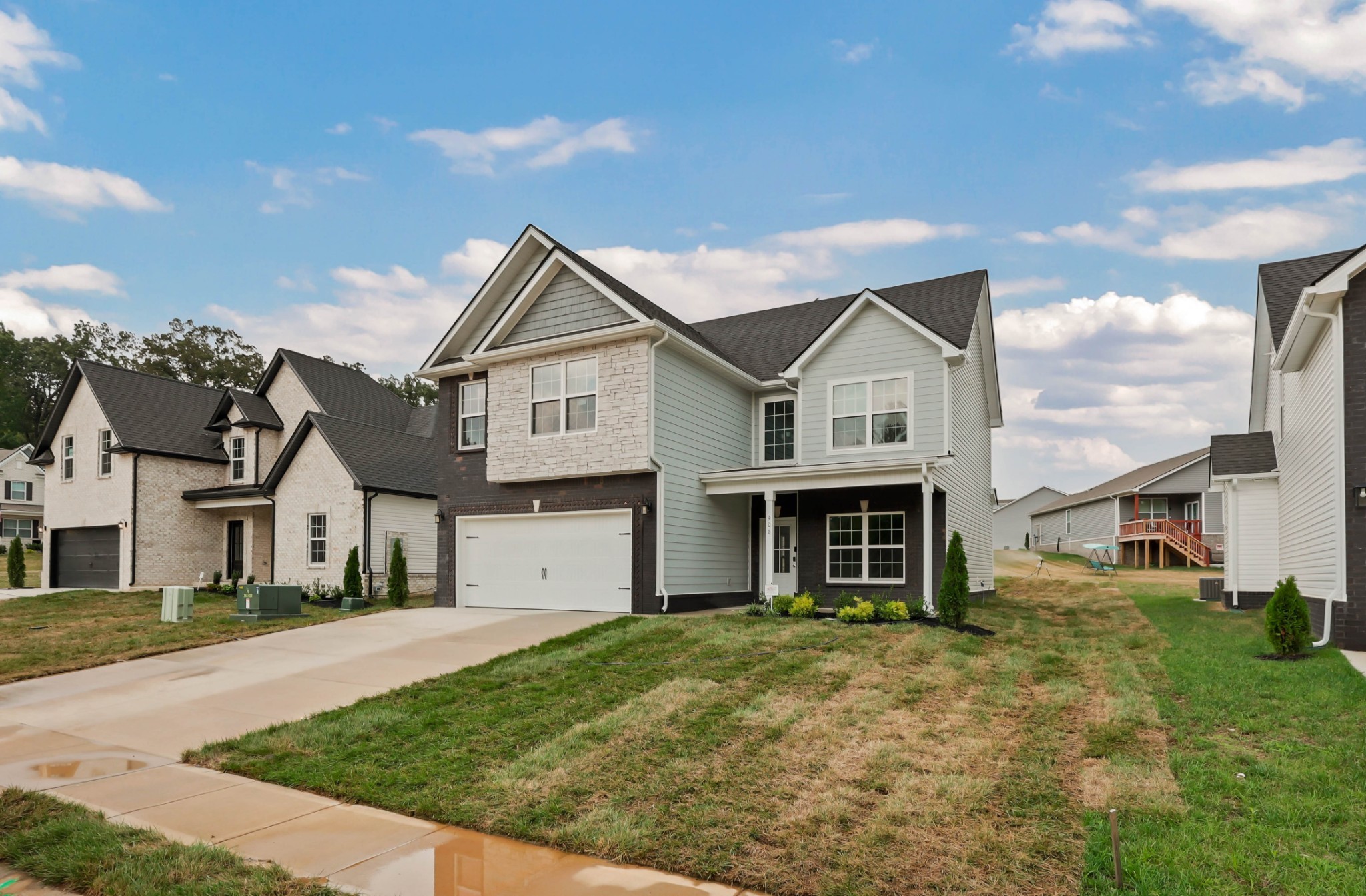 906 Inverness Ln