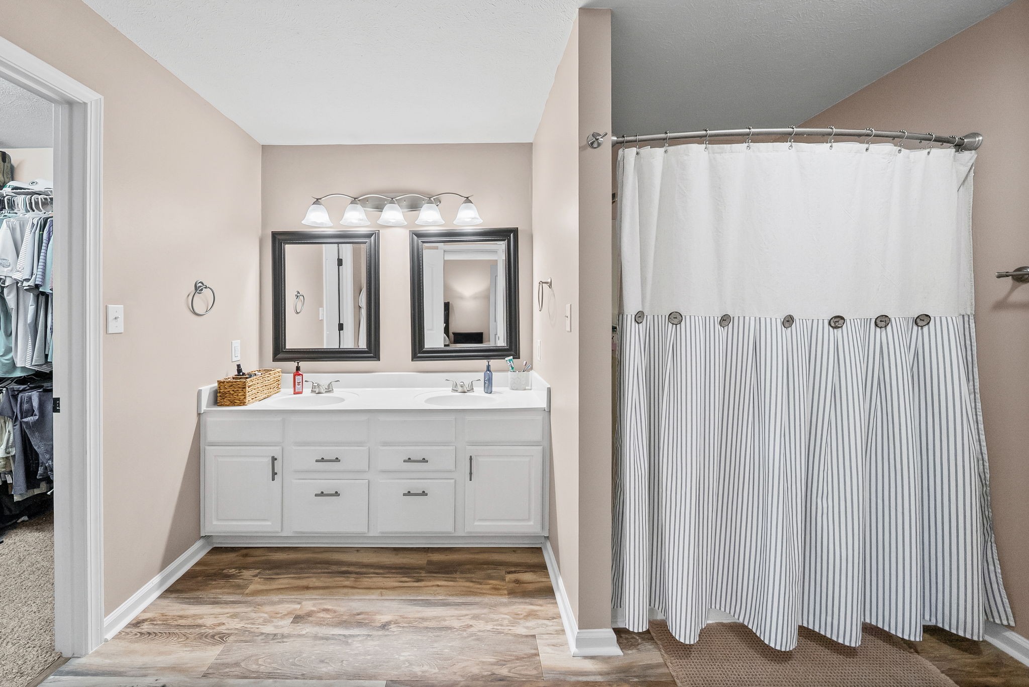 1407 Oak Tree Ct