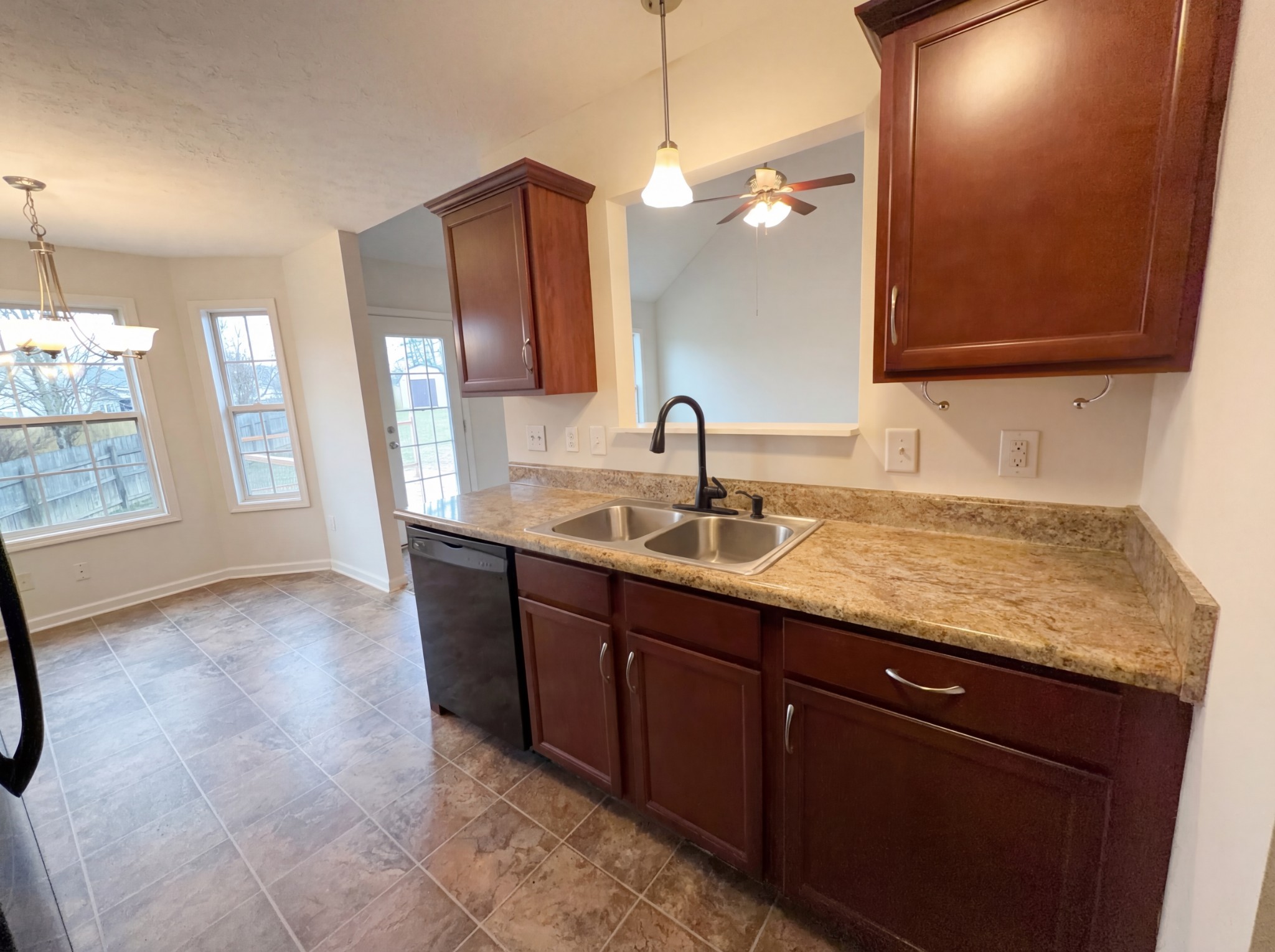 353 Chestnut Grove Ct