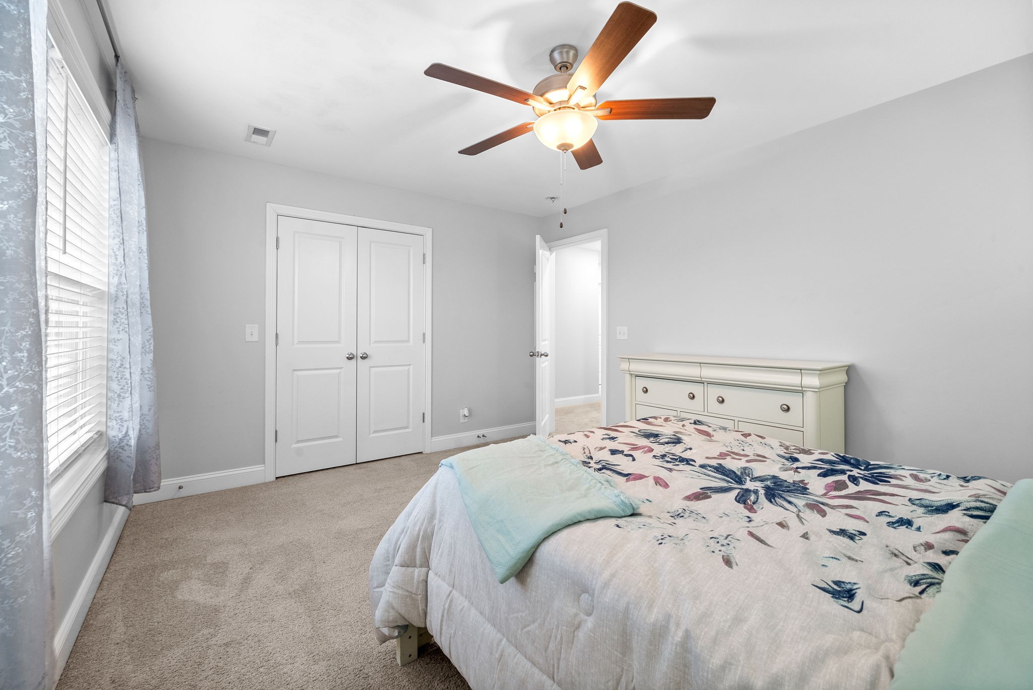 517 Cresthaven Ln