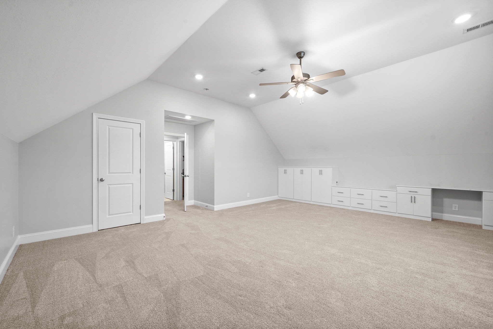 517 Cresthaven Ln