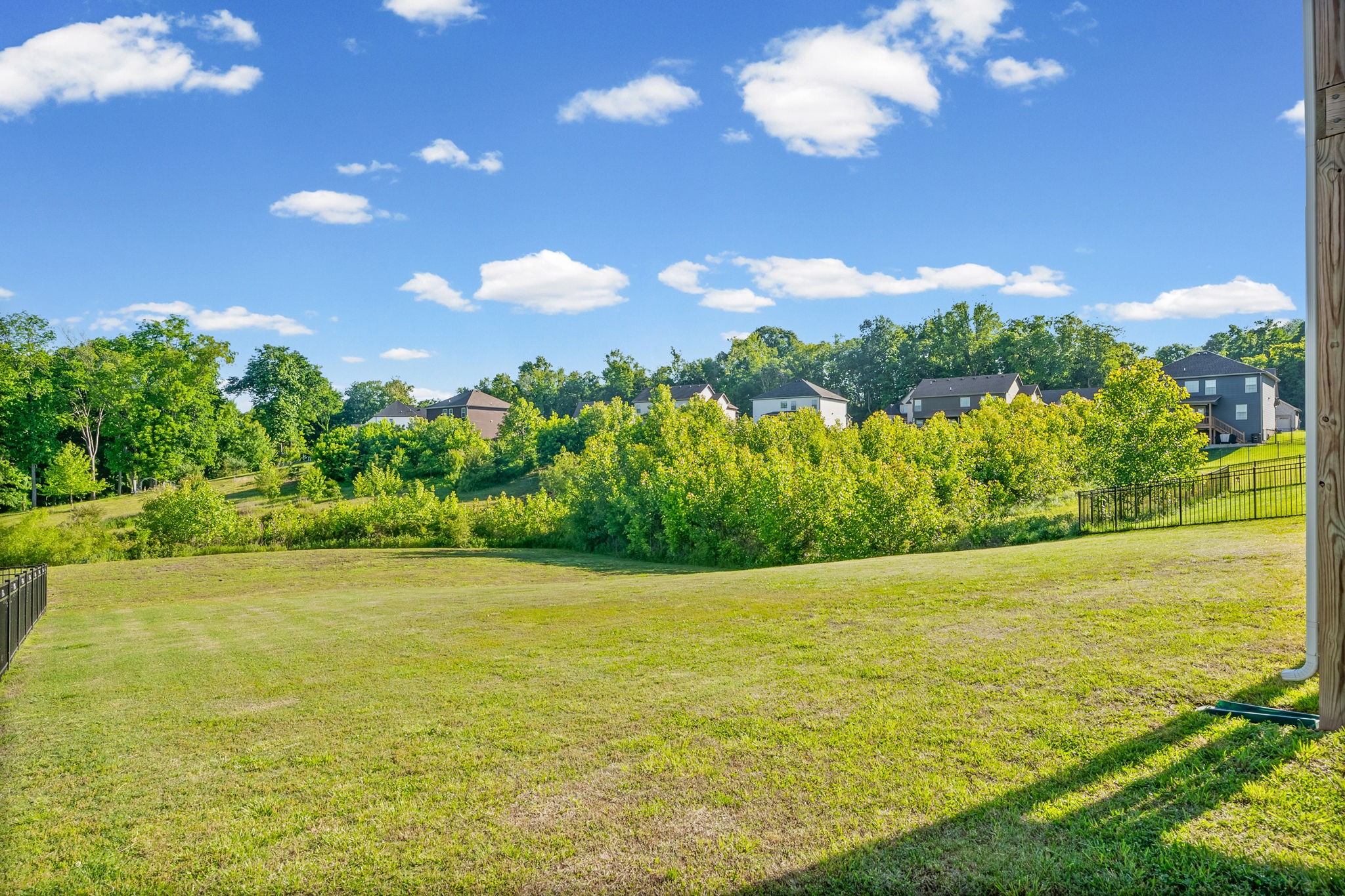 517 Cresthaven Ln