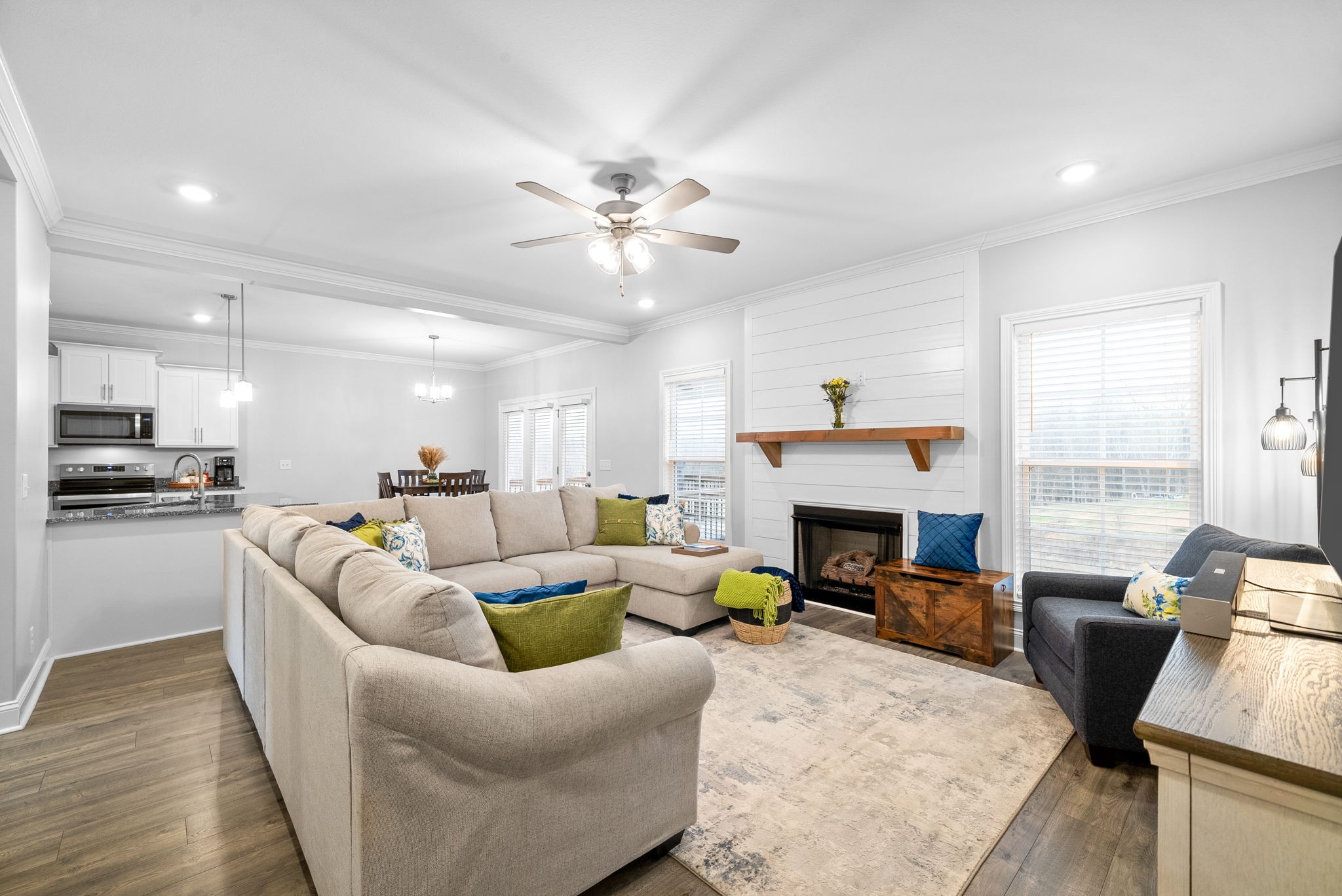 517 Cresthaven Ln