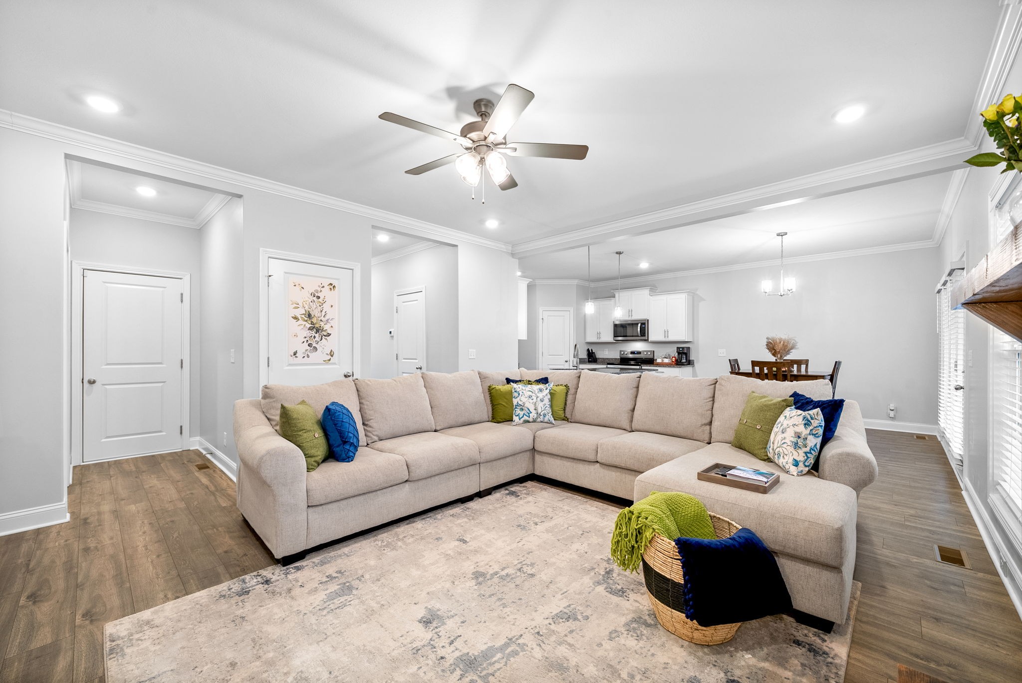 517 Cresthaven Ln