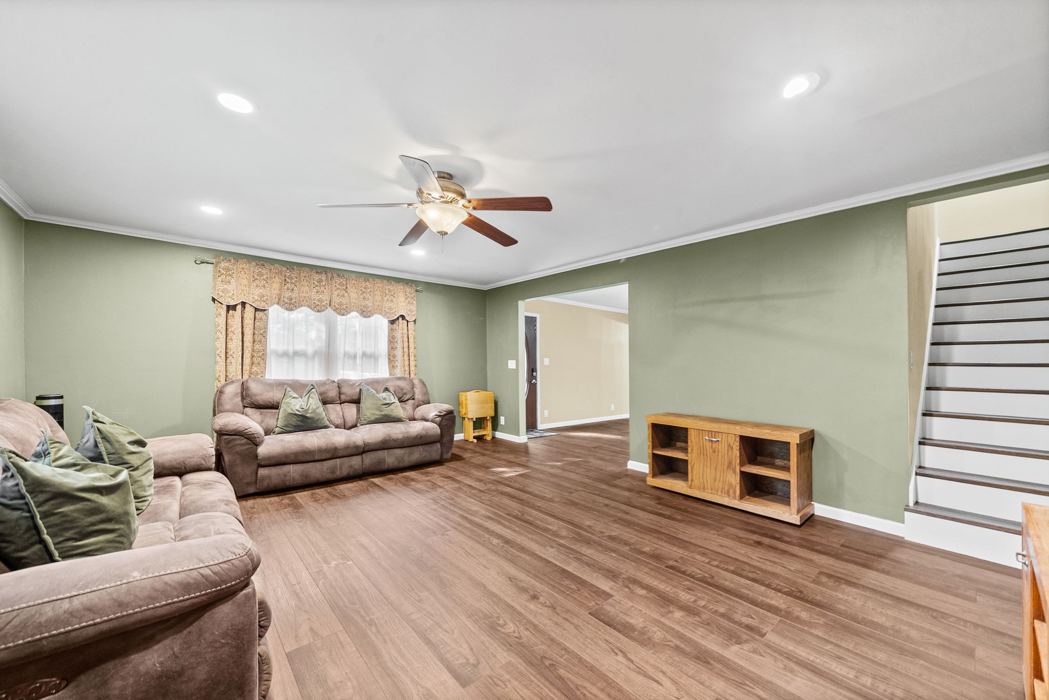 1890 Garwood Dr