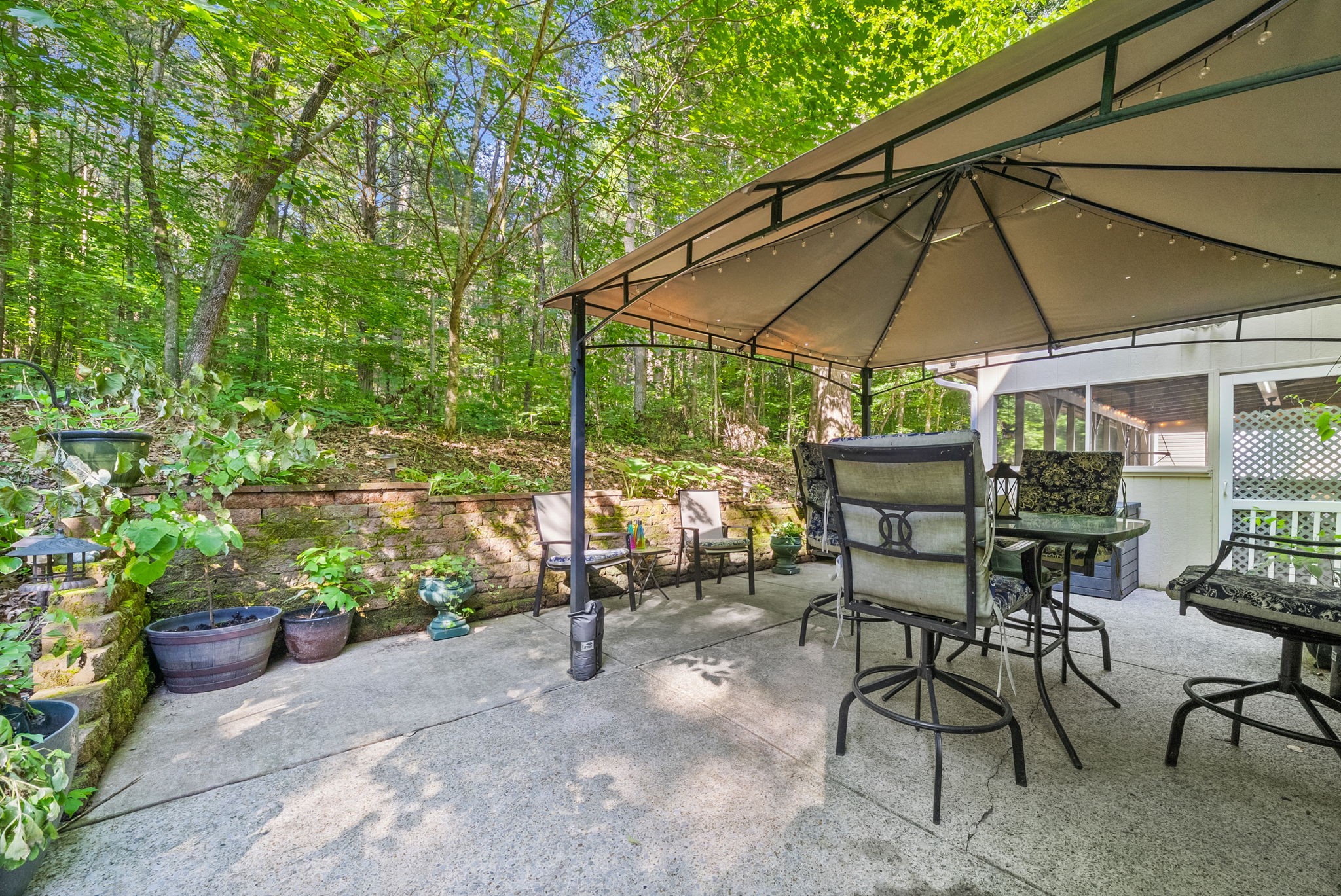1890 Garwood Dr