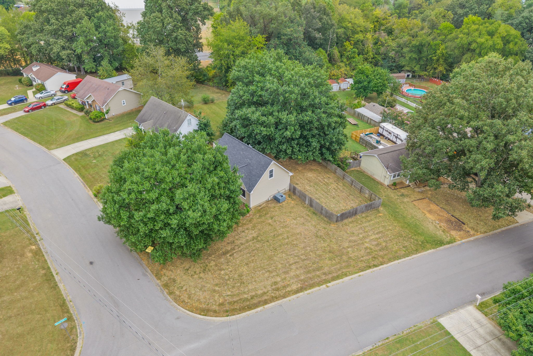 1901 Roan Dr