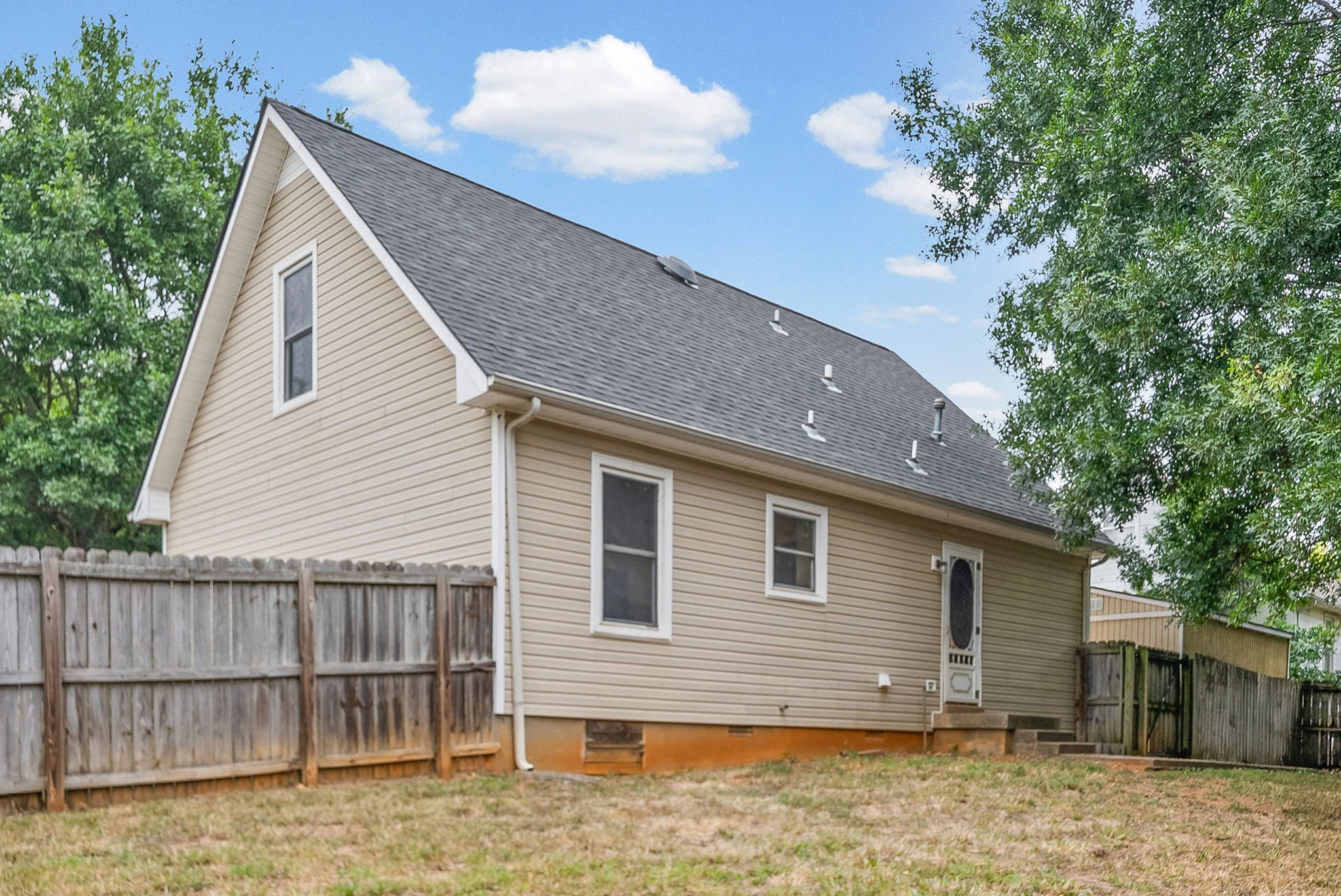 1901 Roan Dr