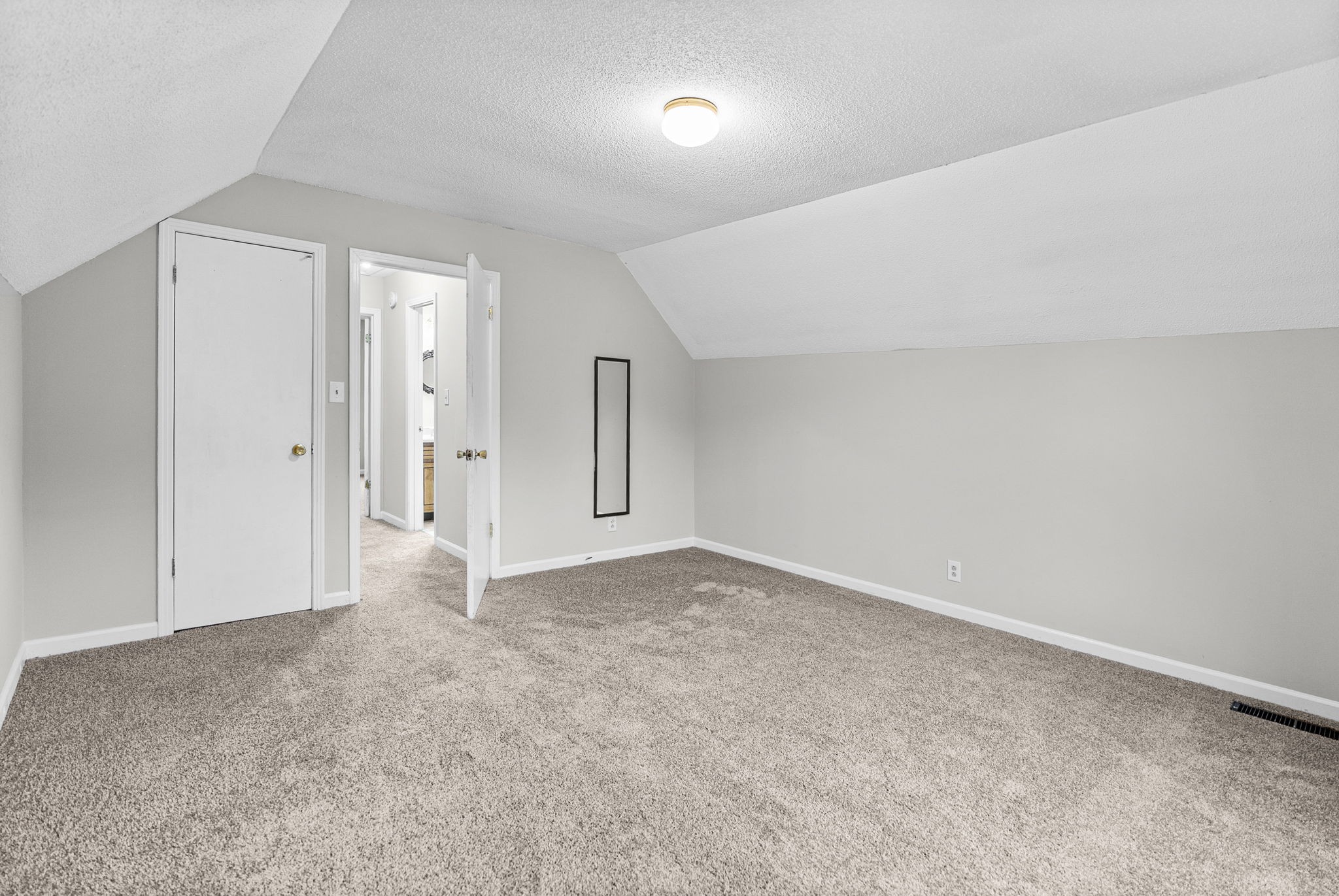1901 Roan Dr