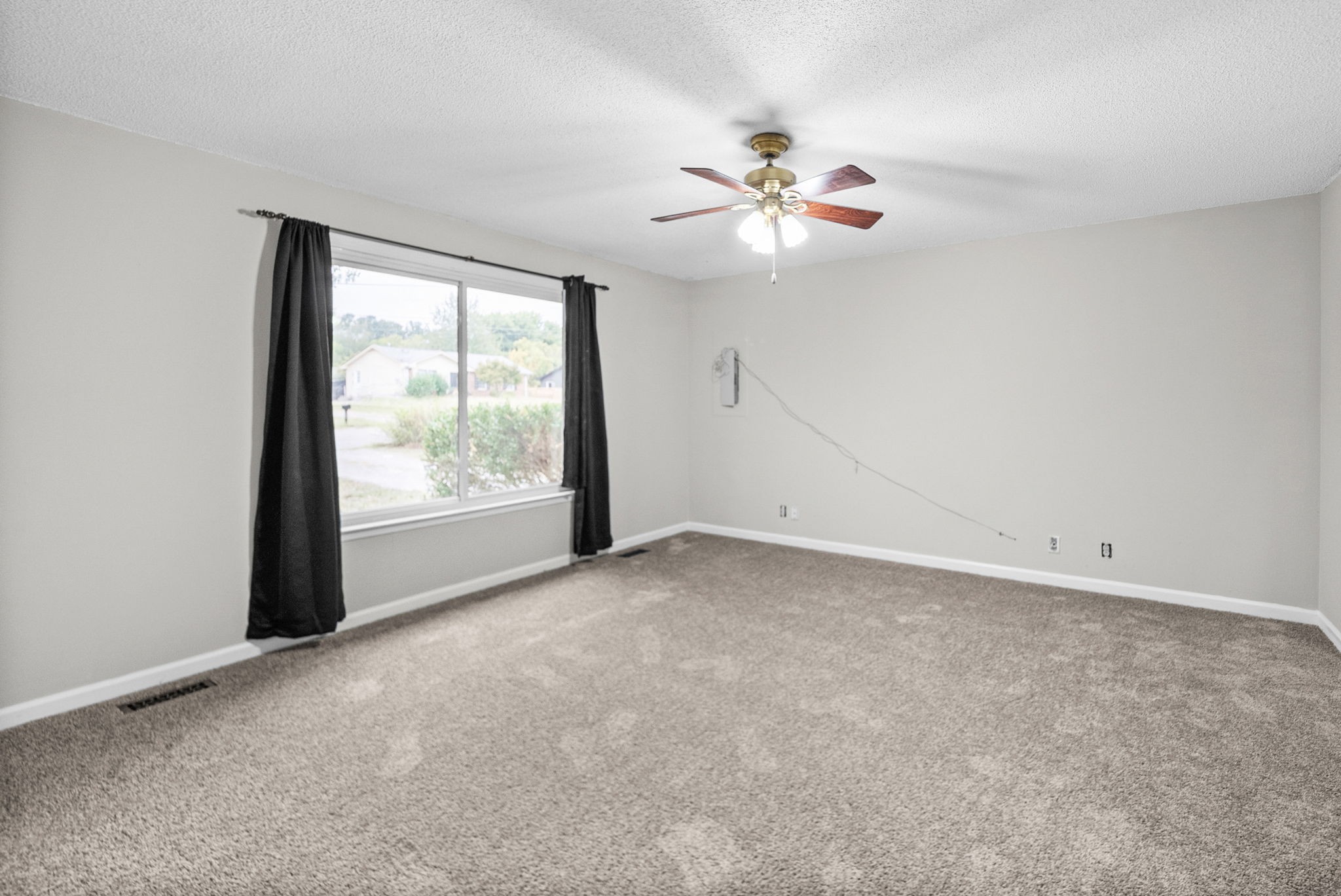 1901 Roan Dr