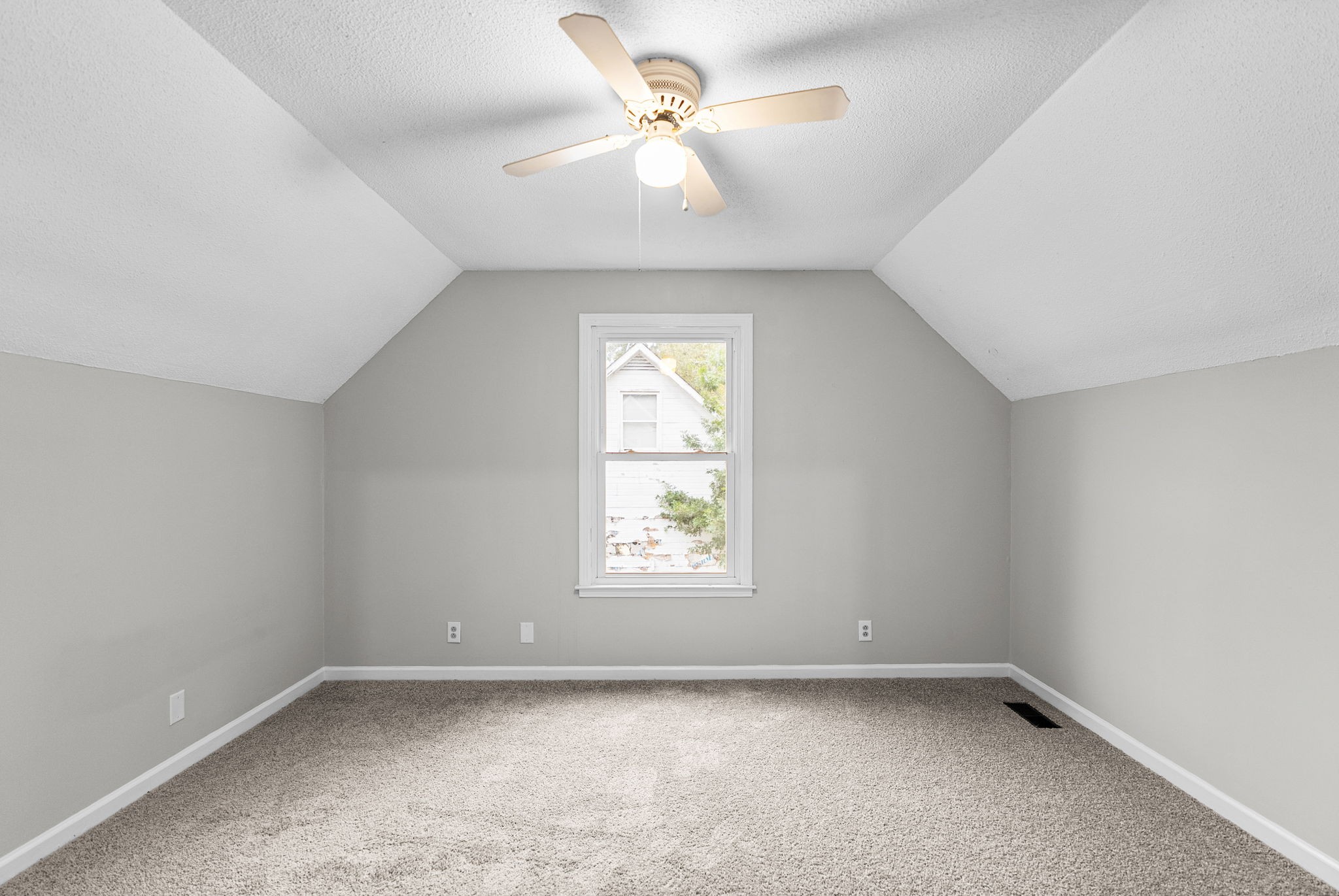 1901 Roan Dr