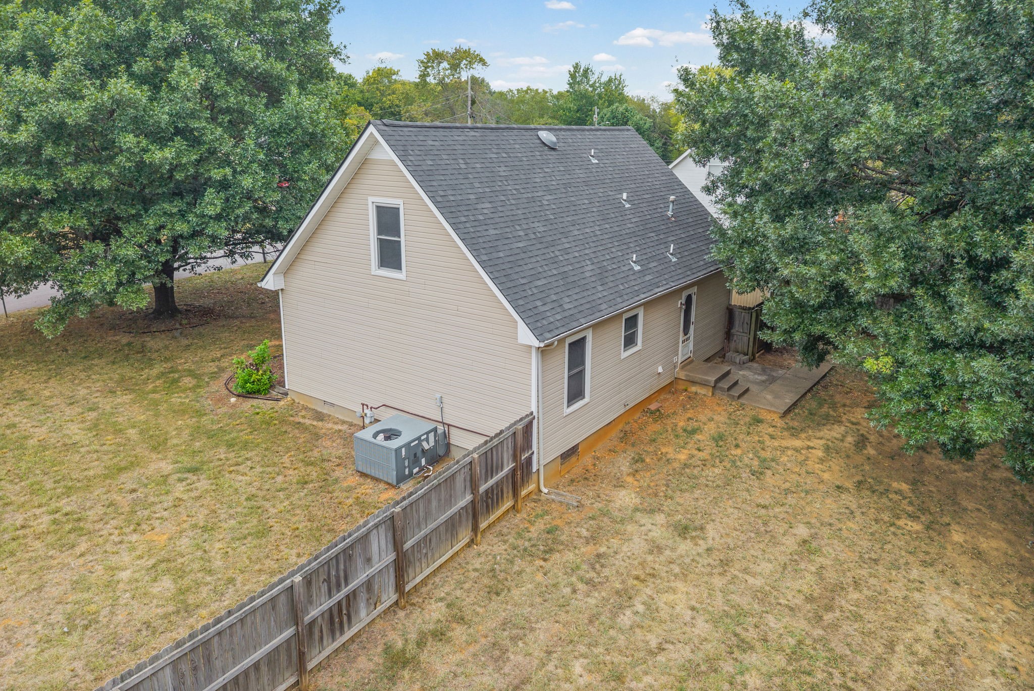 1901 Roan Dr