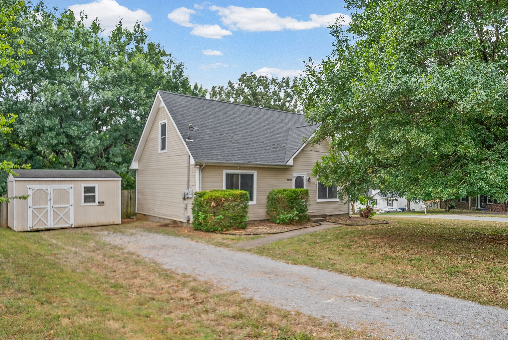 1901 Roan Dr