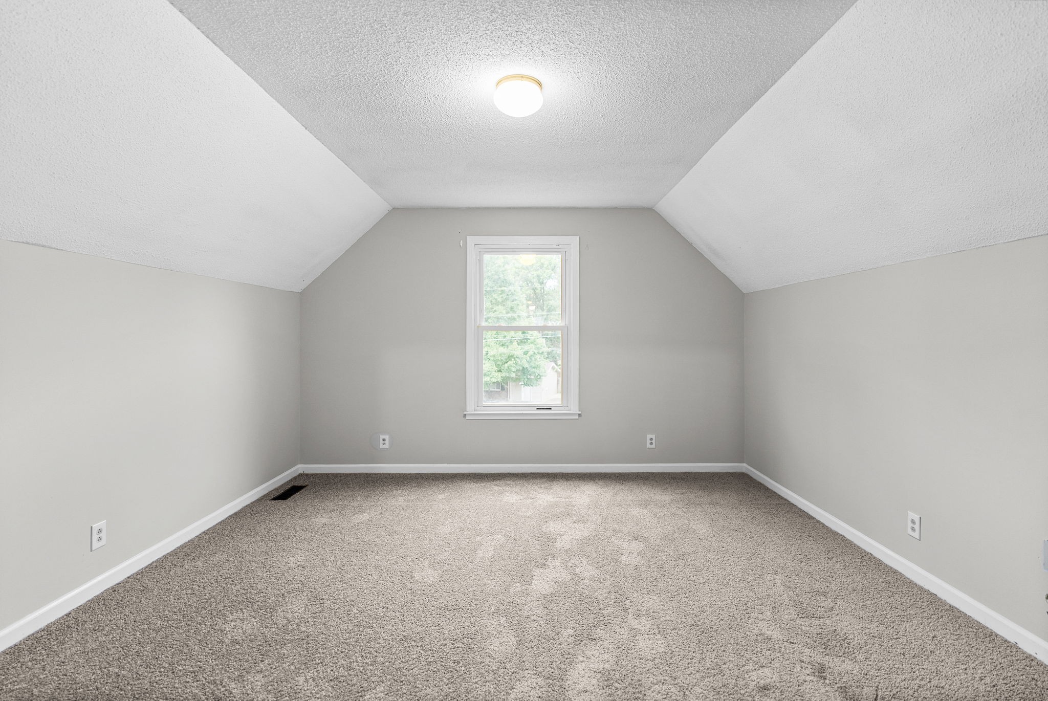 1901 Roan Dr