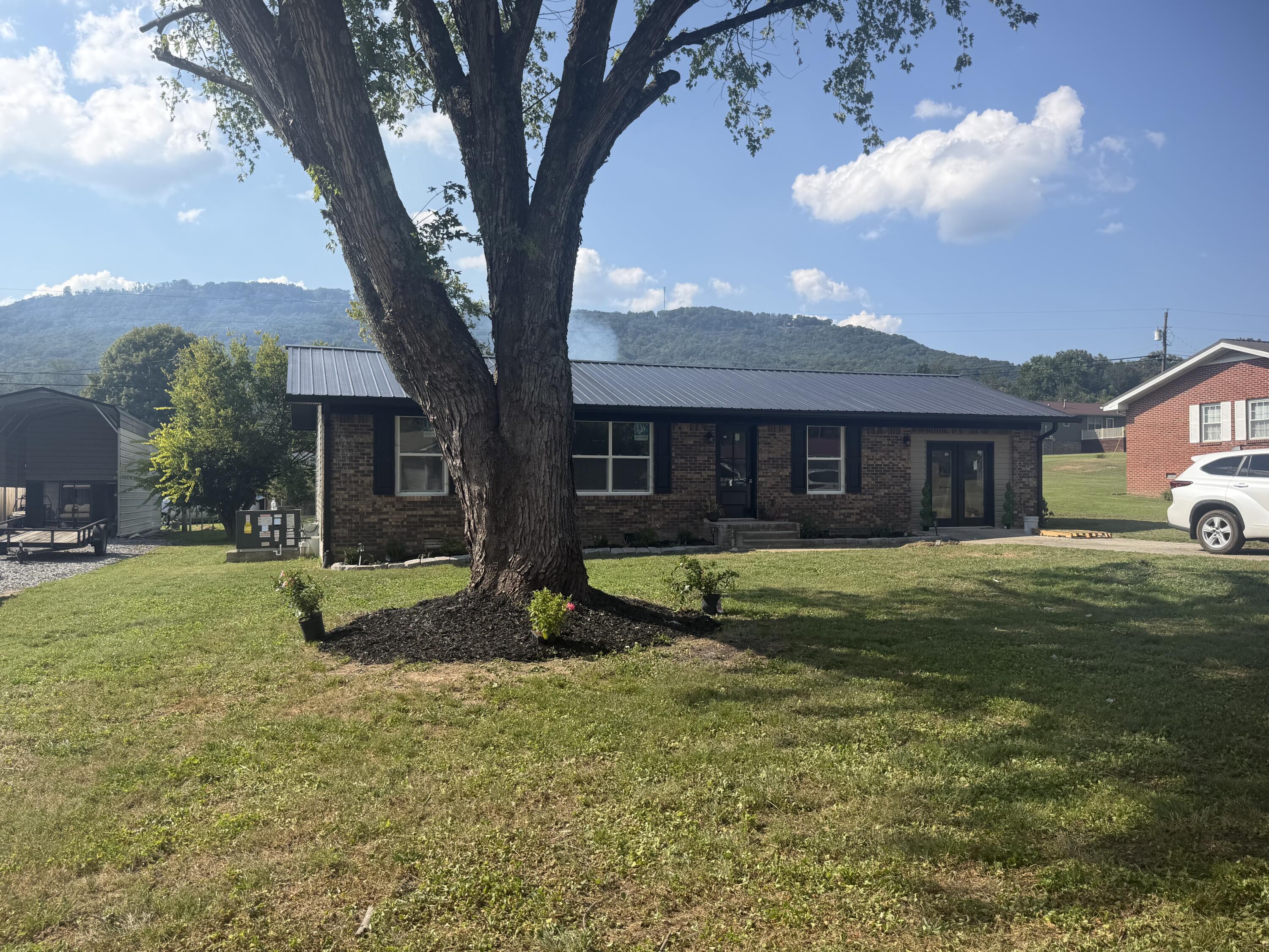 73 Hill Circle