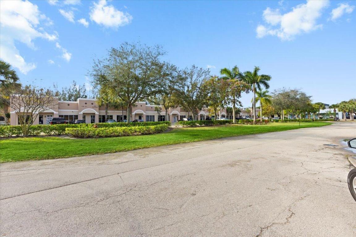 9020 Bellhurst Way 102