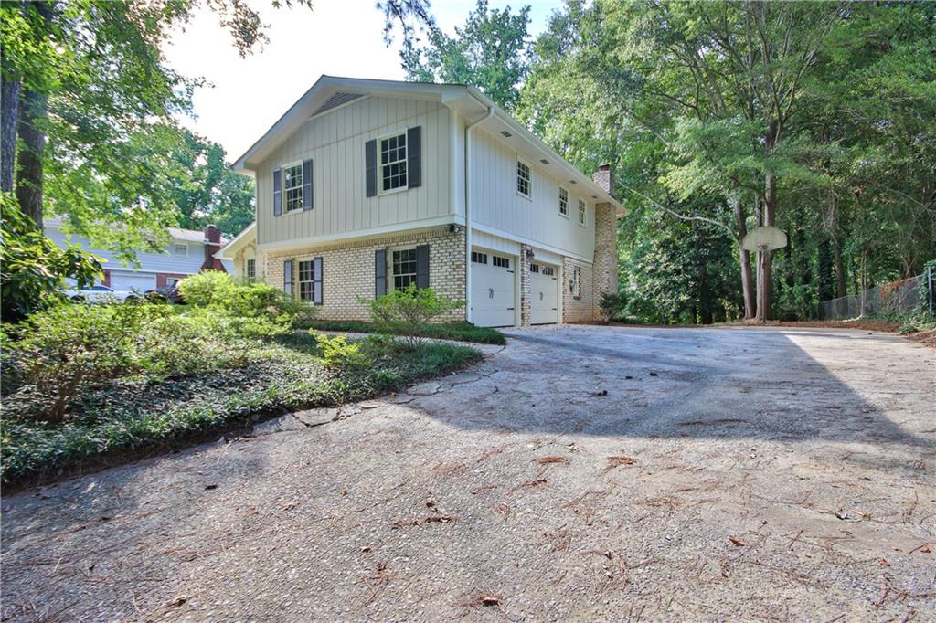 2669 KENSINGTON Drive