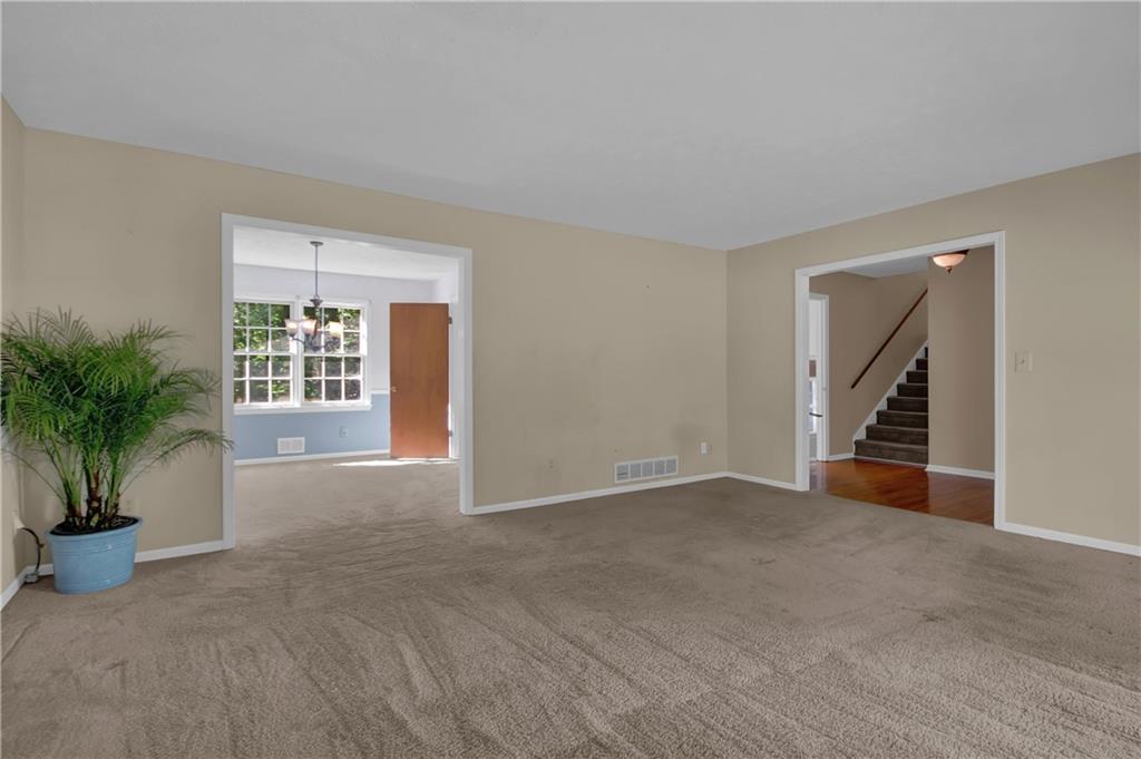 2669 KENSINGTON Drive