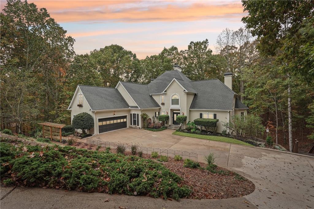 3505 Summit Trail