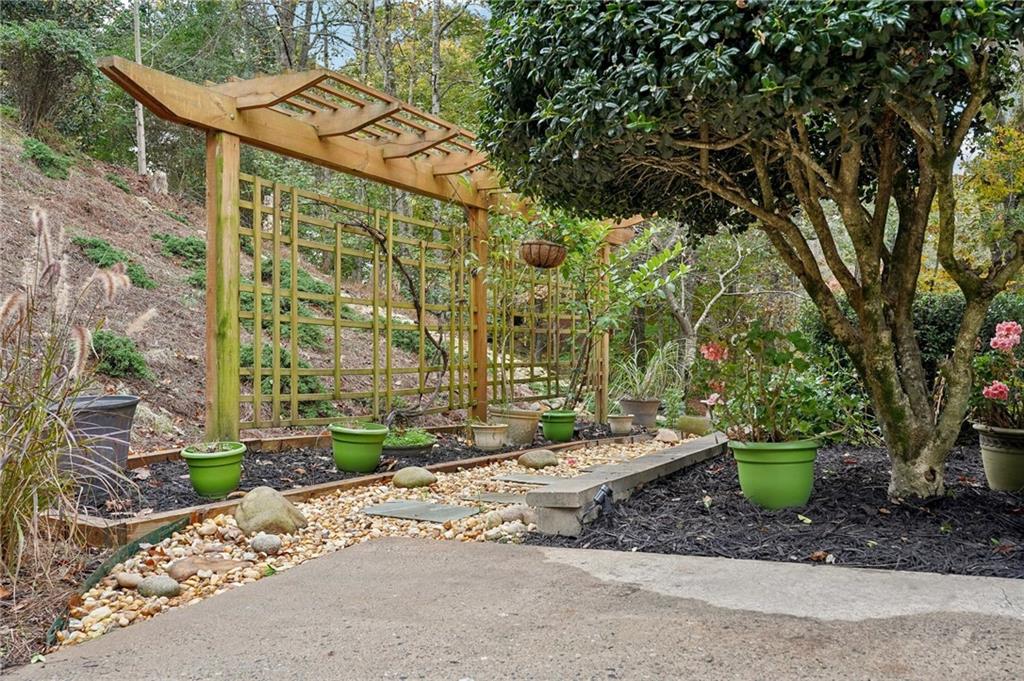3505 Summit Trail