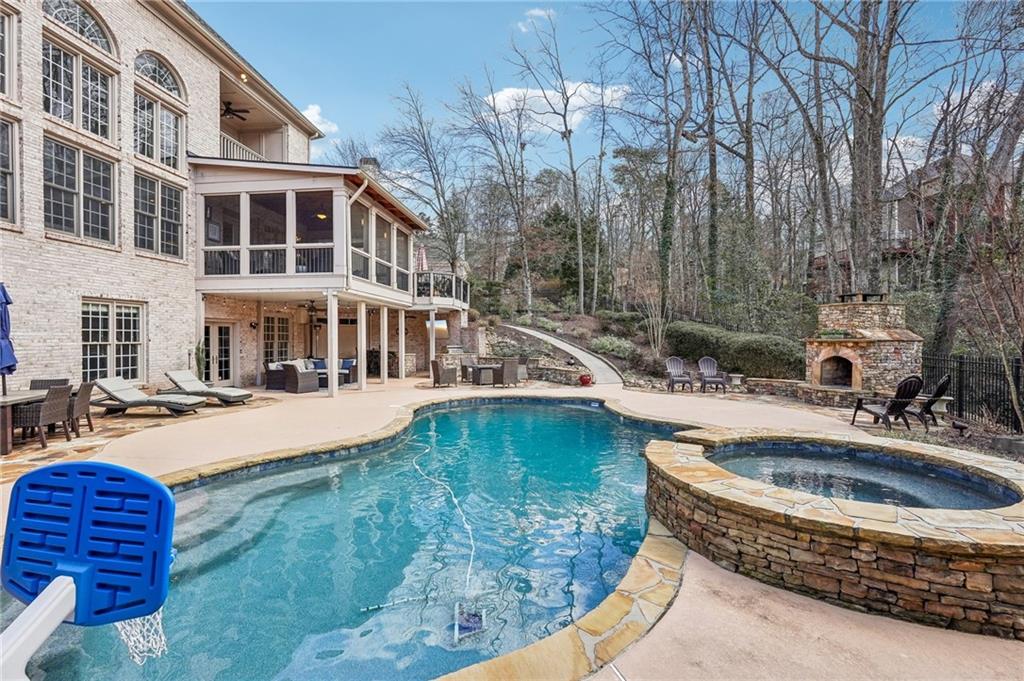 10235 Worthington Manor