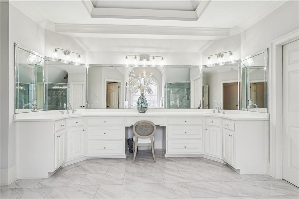 10235 Worthington Manor