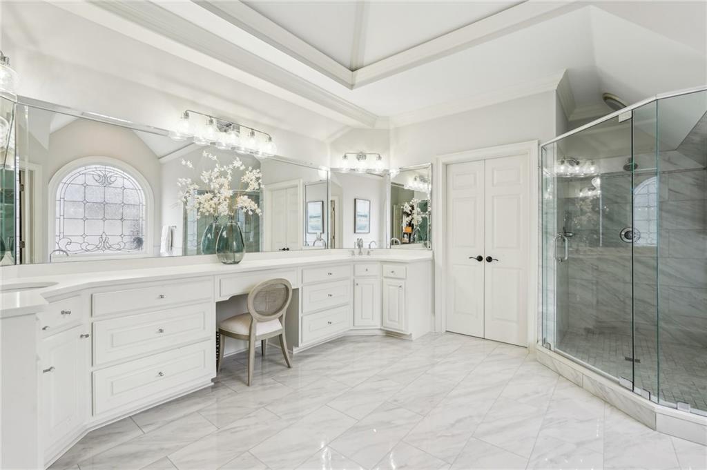 10235 Worthington Manor