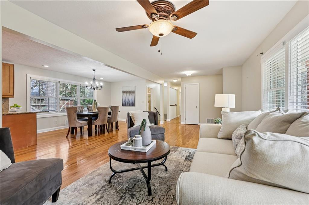 1505 Robinhood Trail