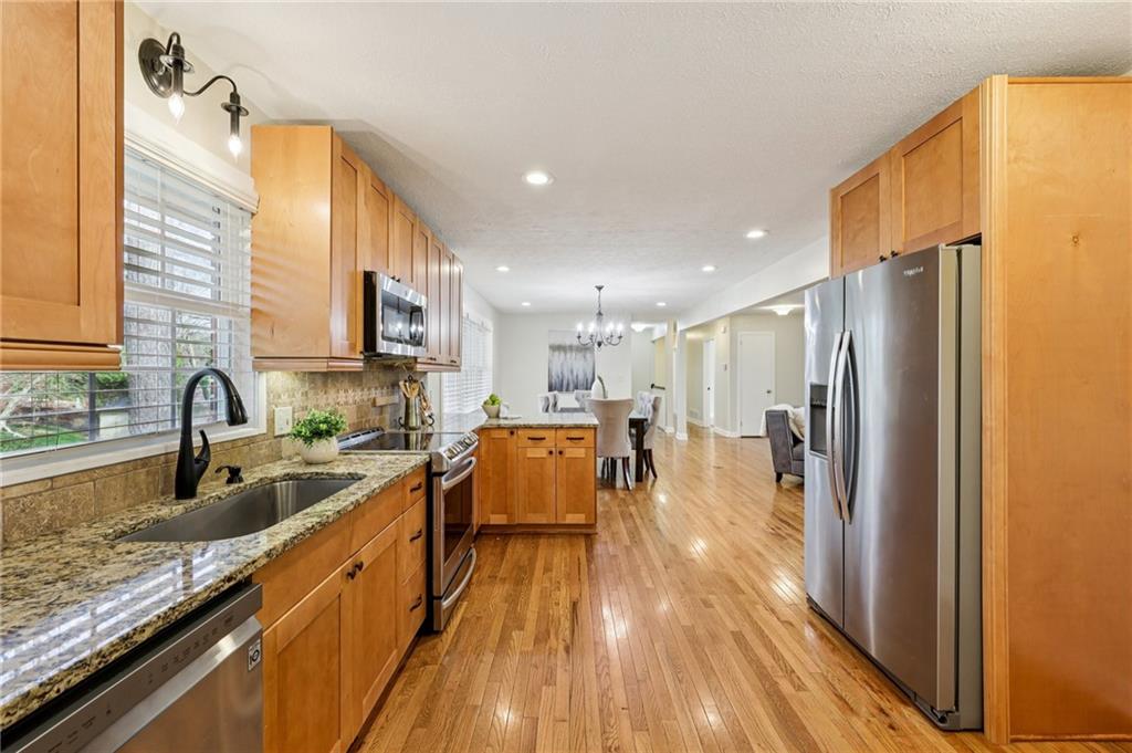 1505 Robinhood Trail