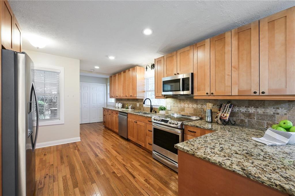 1505 Robinhood Trail