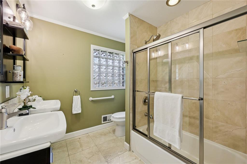 1505 Robinhood Trail
