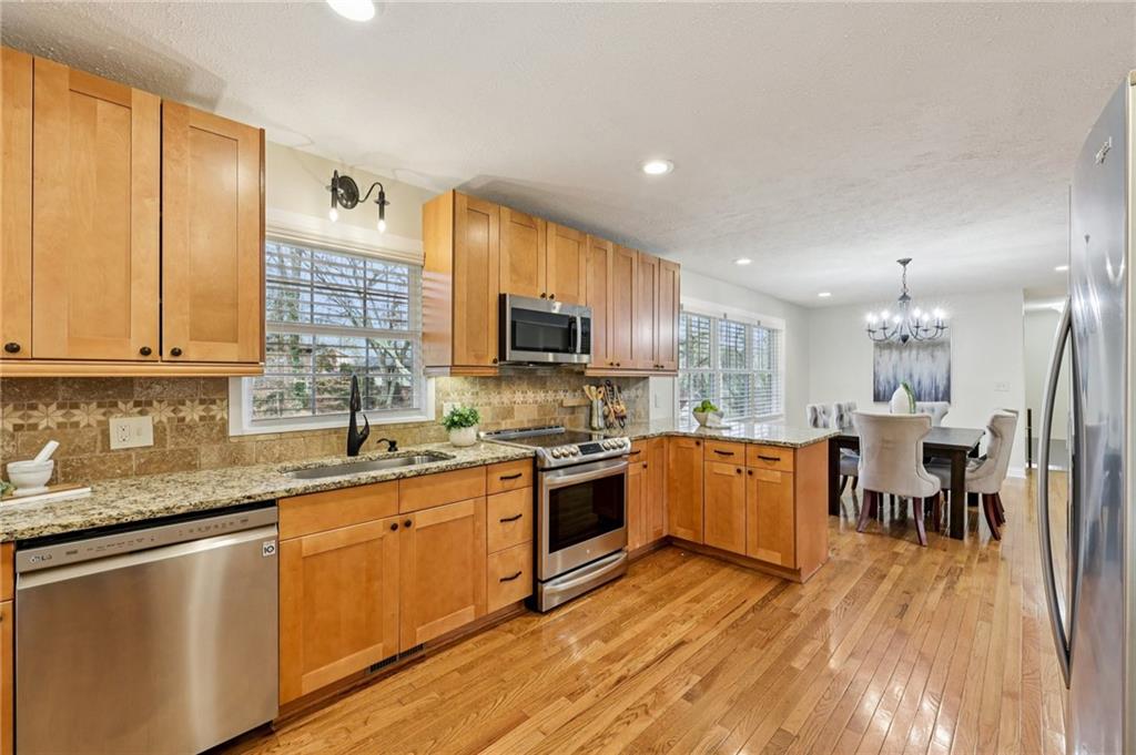 1505 Robinhood Trail