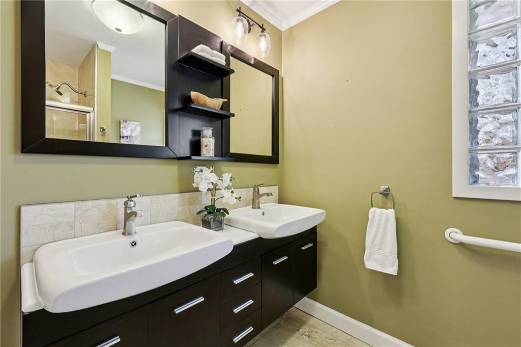 1505 Robinhood Trail