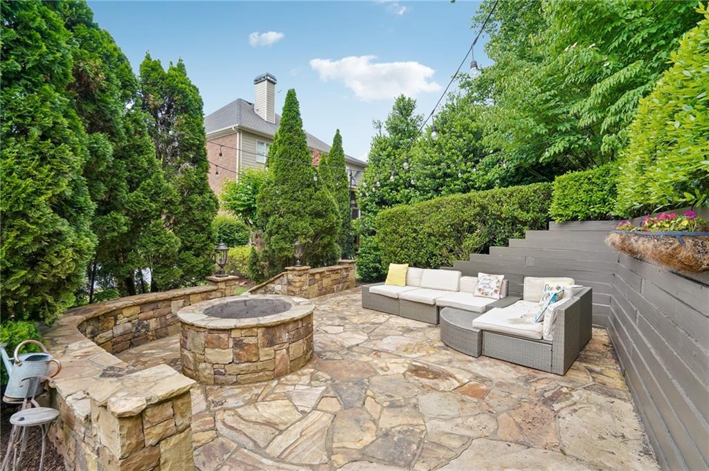 4325 Woodward Way