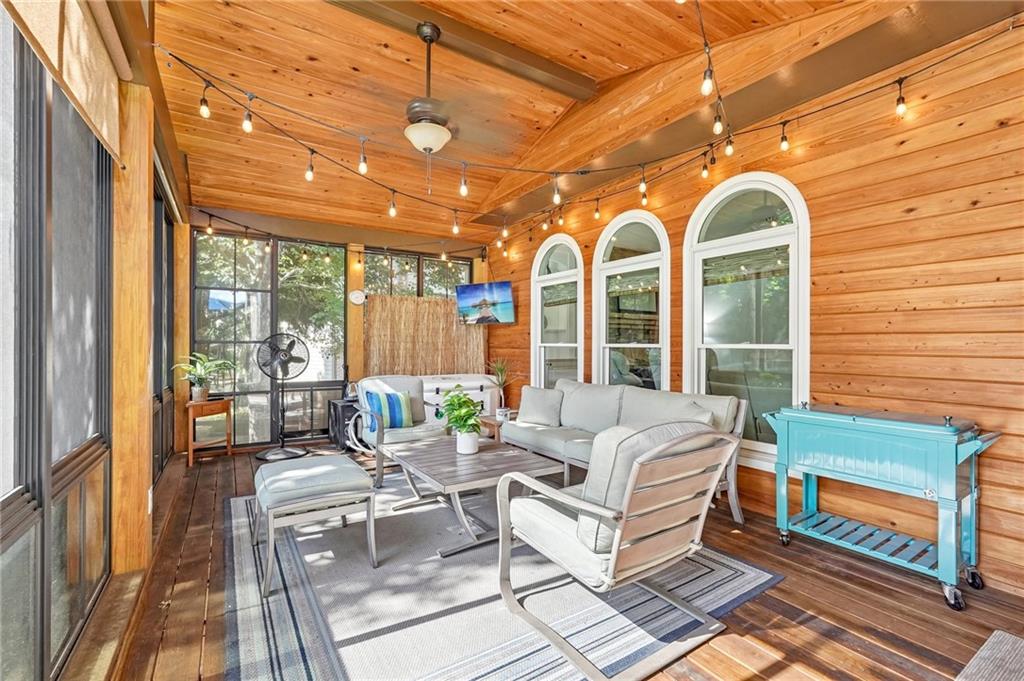 47 Lakecrest Circle
