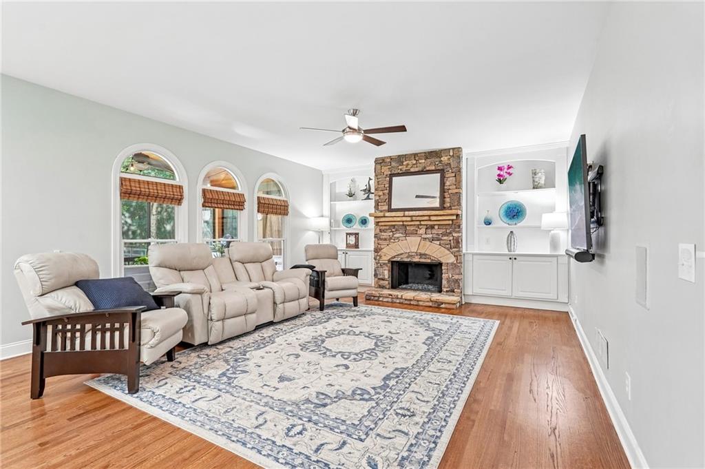 47 Lakecrest Circle