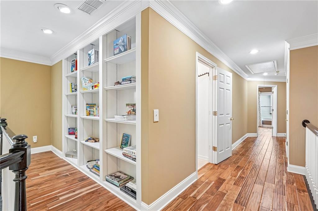 47 Lakecrest Circle
