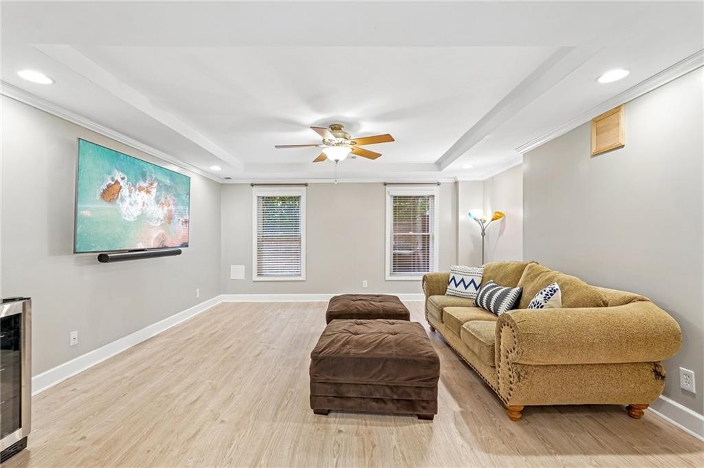 47 Lakecrest Circle