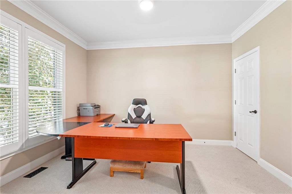 47 Lakecrest Circle
